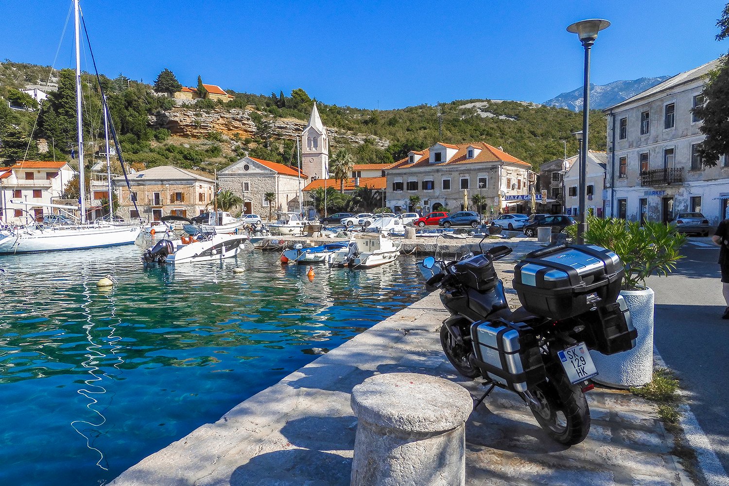 IZ FJORDA ZAVRATNICA NA CESTU S POGLEDOM 1